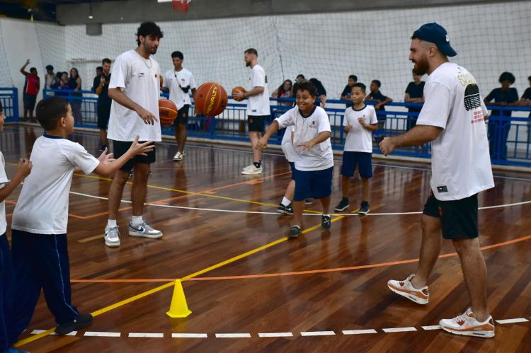 Estrela do basquete, Felipe Motta promove ação social de incentivo ao esporte!