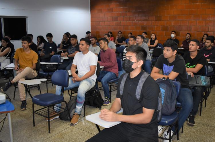 SENAI Amapá e MANSERV realizam aula inaugural para aprendizes na área de eletricidade