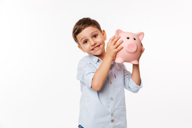 No Dia dos Filhos, especialista explica como conversar com crianças e adolescentes sobre dinheiro e finanças pessoais