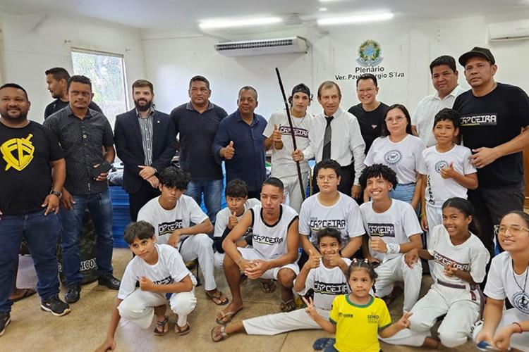 Projeto Pirralho: Material esportivo é entregue para crianças e adolescentes em Calçoene